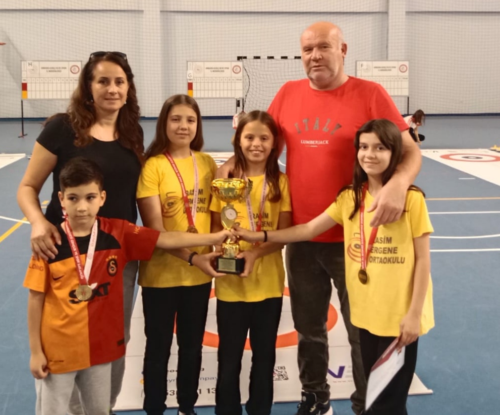 Rasim Ergene Ortaokulu Türkiye Şampiyonu oldu - Kopya
